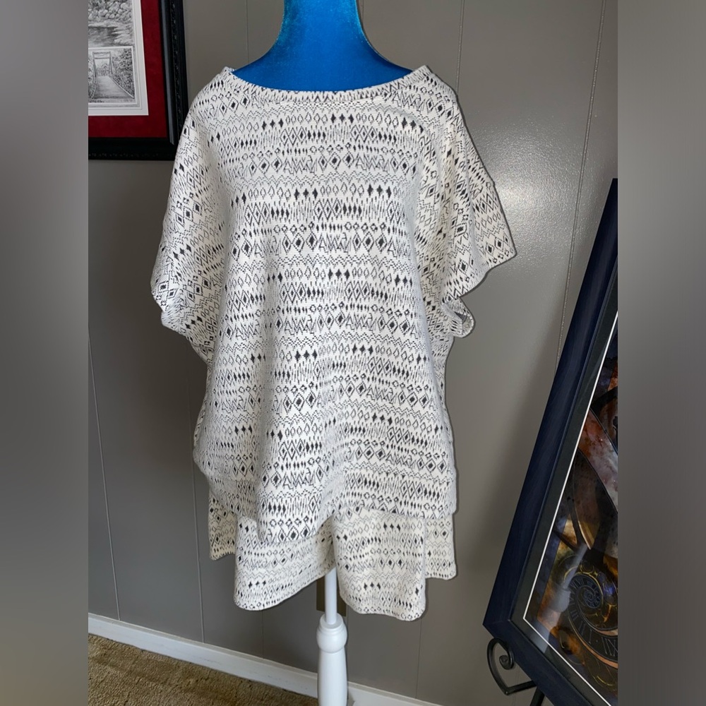SEE N BE SEEN short sleeve top and short set.
